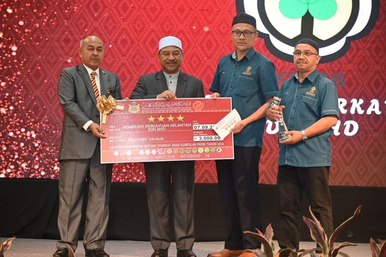 SYARIKAT LADANG SUNGAI TERAH SDN BHD TERIMA PENARAFAN LIMA BINTANG KUMPULAN PKINK TAHUN 2024