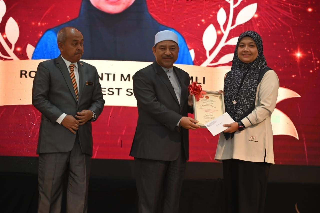 SYARIKAT LADANG SUNGAI TERAH SDN BHD TERIMA PENARAFAN LIMA BINTANG KUMPULAN PKINK TAHUN 2024