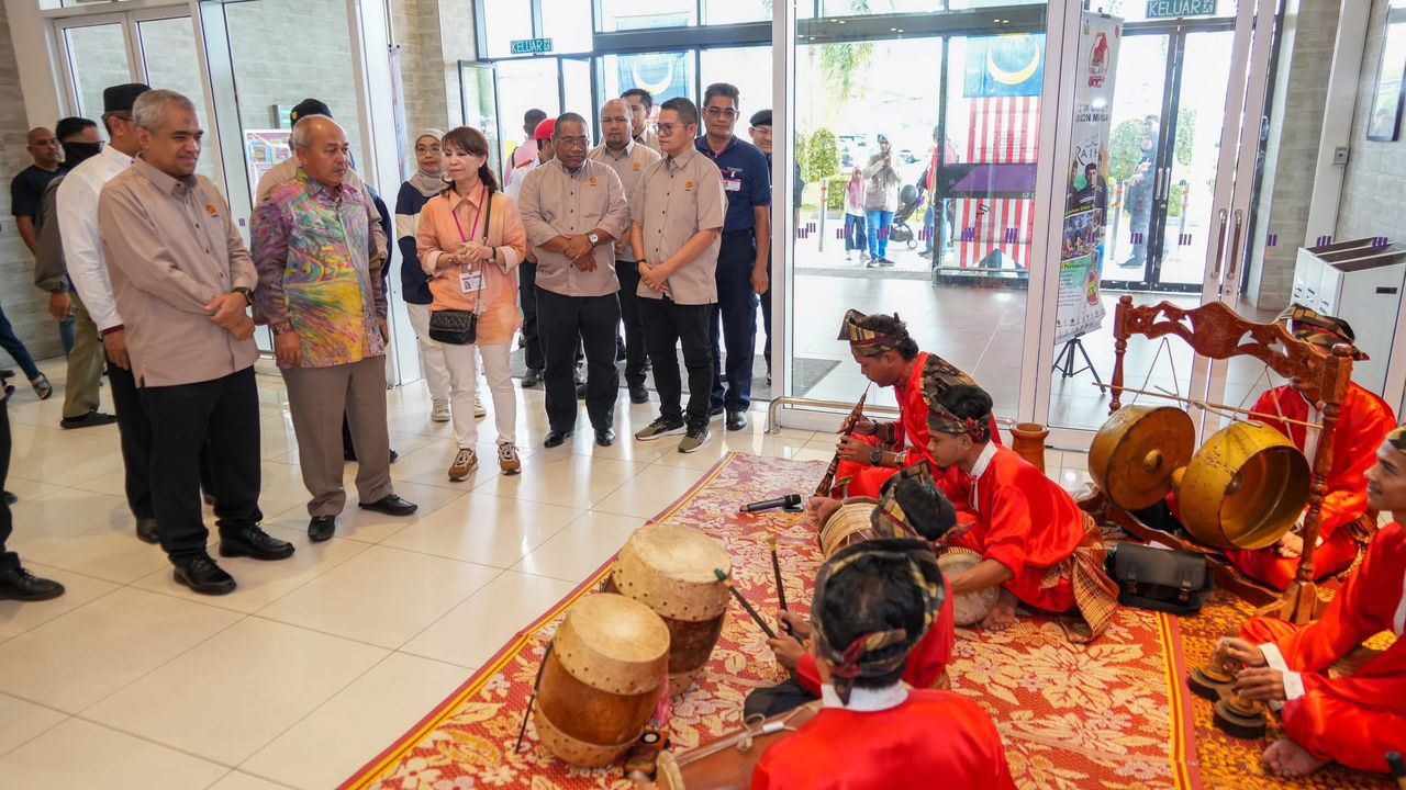 DATO' SR KETUA PEGAWAI EKSEKUTIF KUMPULAN MERASMIKAN MAJLIS PENUTUP KALAFEST INDAHNYA KELANTAN 2025 